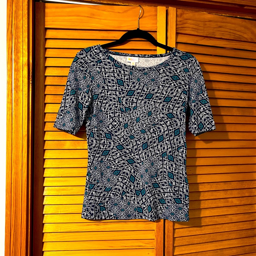 🔥 Lularoe fun printed 3/4 sleeve Top